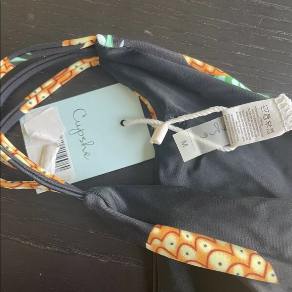 Cupshe Swimsuit / Bikini Sz Medium M Pineapple design NWT - Picture 3 of 3
